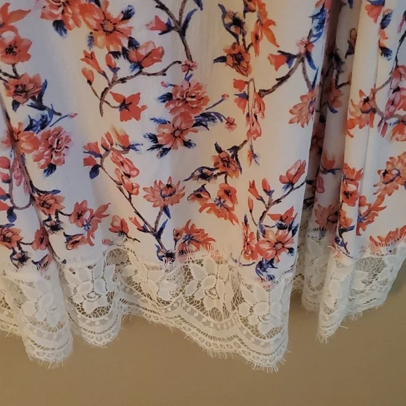 Love J Floral Dress with Lace Detail And Peek A Boo Sholders - Picture 7 of 11